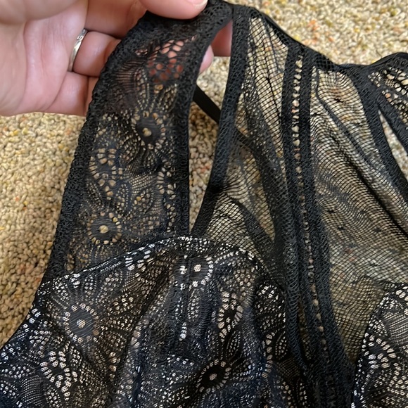 VS VERY SEXY BRALETTE BLACK LACE CUTOUT Size cutoff ( Size 34B ) - Picture 7 of 15